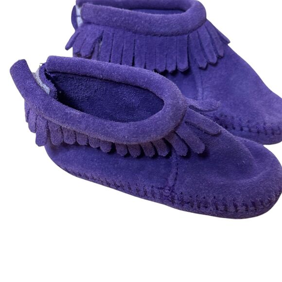 Minnetonka Infant Suede Fringe Moccasins Booties Shoes Girl Purple 3 bv - Picture 3 of 7